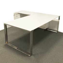 Mesa de Escritório Cor BRANCA em L. Pés Cromados