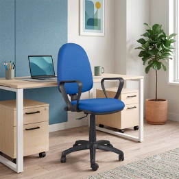 Buy Saldaña model chair by Vincolo with high back and arms.