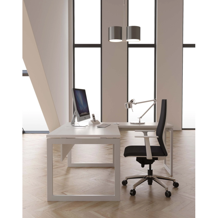Side view of the FORMA 5 TOUCH task chair