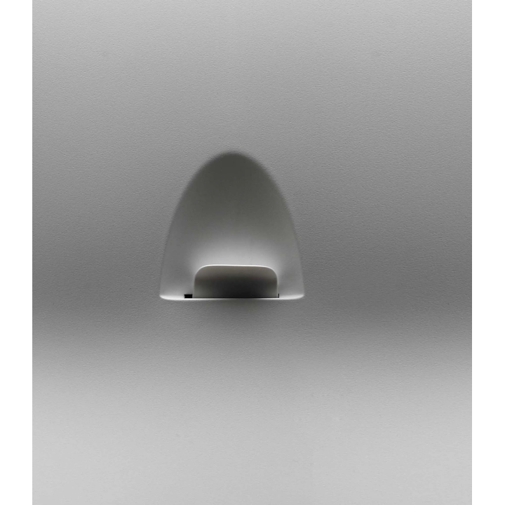 Lumbar adjustment detail on the FORMA 5 TOUCH chair