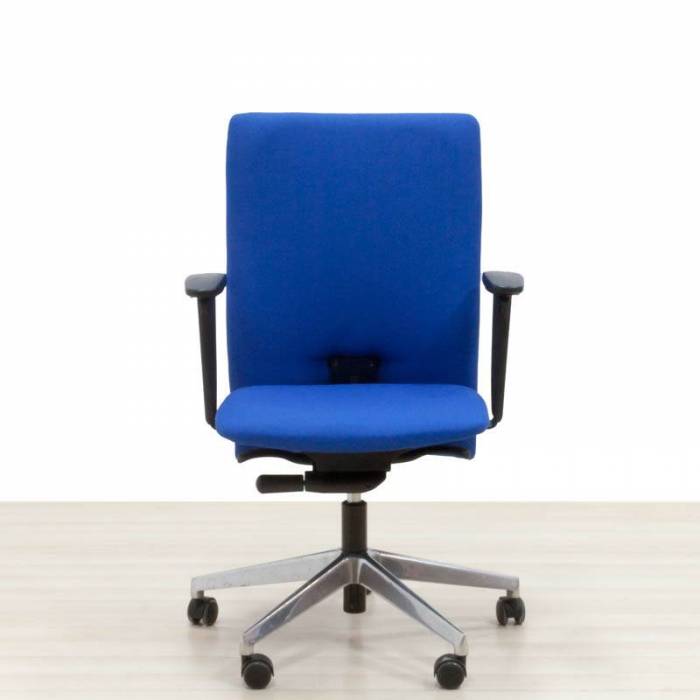 Cadeira Reupholstered Task Blue