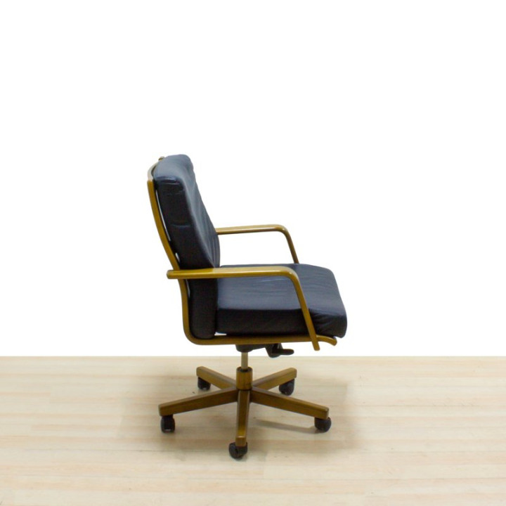 Executive chair Mod. HELA